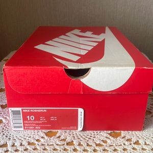 Nike Rosherun size 10
